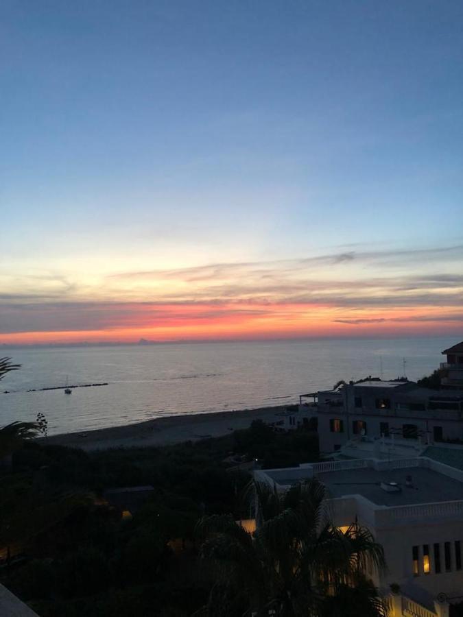 La Terrazza Di Nerone Apartman Anzio Kültér fotó
