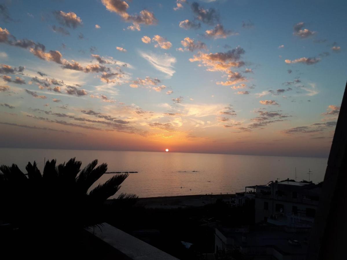 La Terrazza Di Nerone Apartman Anzio Kültér fotó